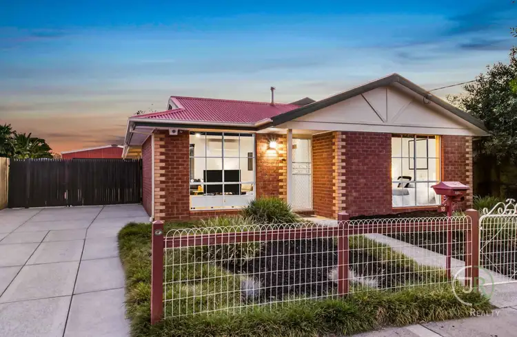 18 Allemby Drive, Cranbourne West VIC 3977