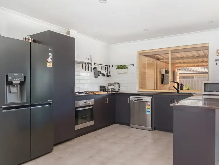13 Berkeley Way, Orelia WA 6167