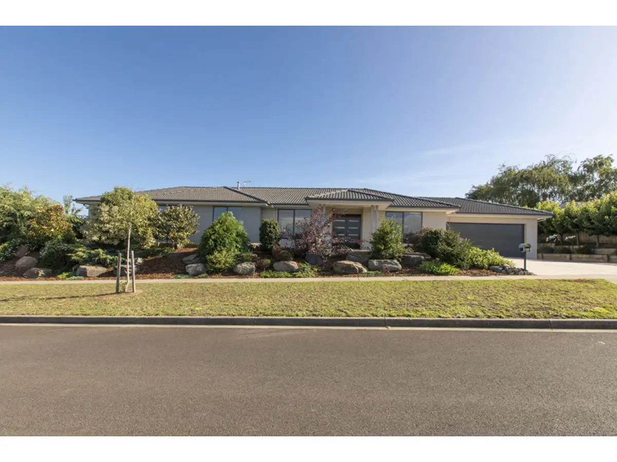 Main view of Homely house listing, 71 Dawson Drive, Warragul VIC 3820