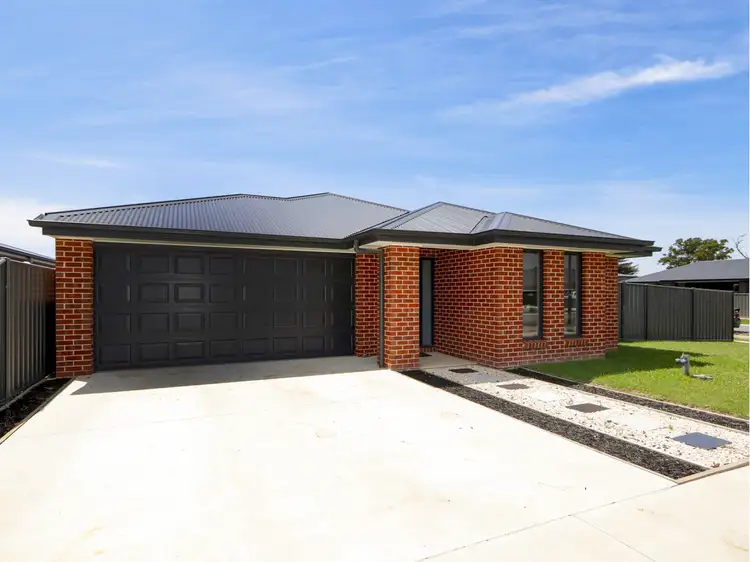 10 Wattlebird Street, Stratford VIC 3862