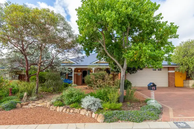 15 Lynnburn Pass, Carramar WA 6031
