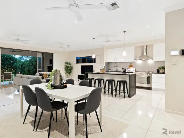 98 Macrossan Avenue, Norman Park QLD 4170