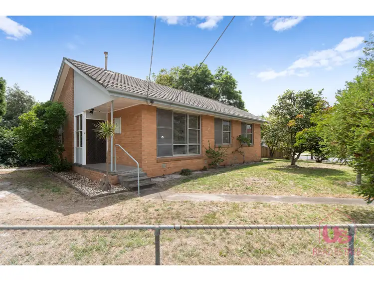 8 Brunning Crescent, Frankston North VIC 3200