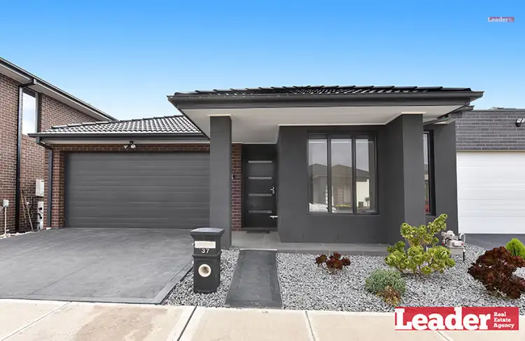 37 Upthorpe Way, Mickleham VIC 3064