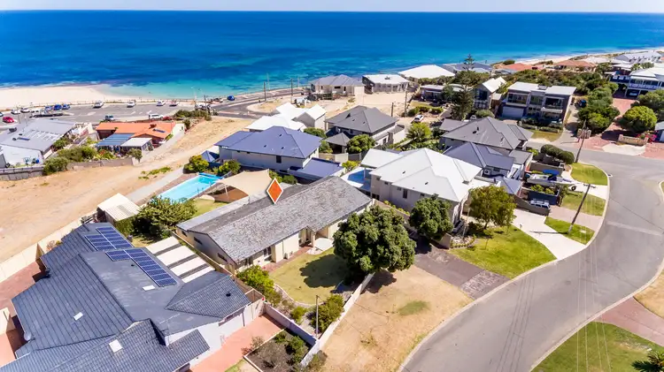 2 Sussex Place, Halls Head WA 6210