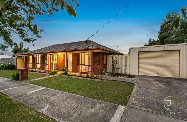 8 Chloe Court, Cranbourne West VIC 3977