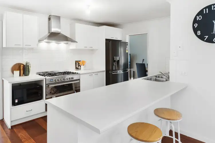 Fifth view of Homely house listing, 8 Tyntynder Drive, Carrum Downs VIC 3201