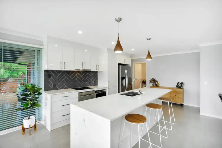 15 Renfrew Drive, Highland Park QLD 4211