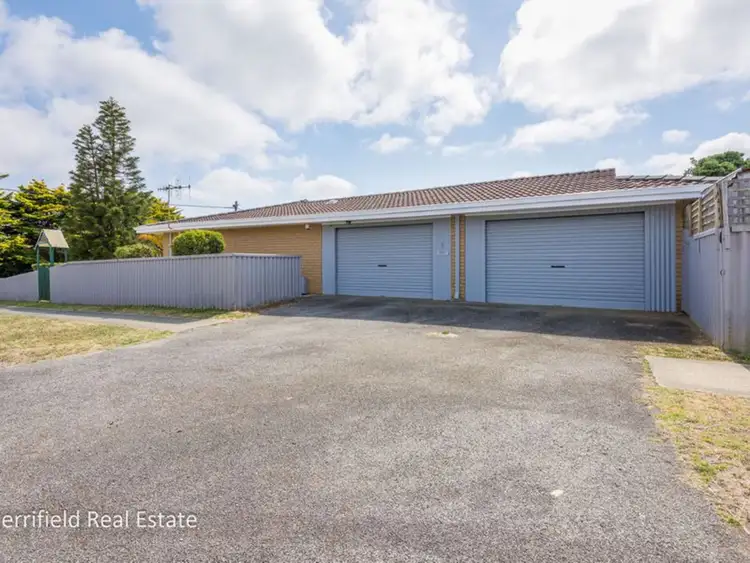 Second view of Homely house listing, 8 Lurline Street, Orana WA 6330
