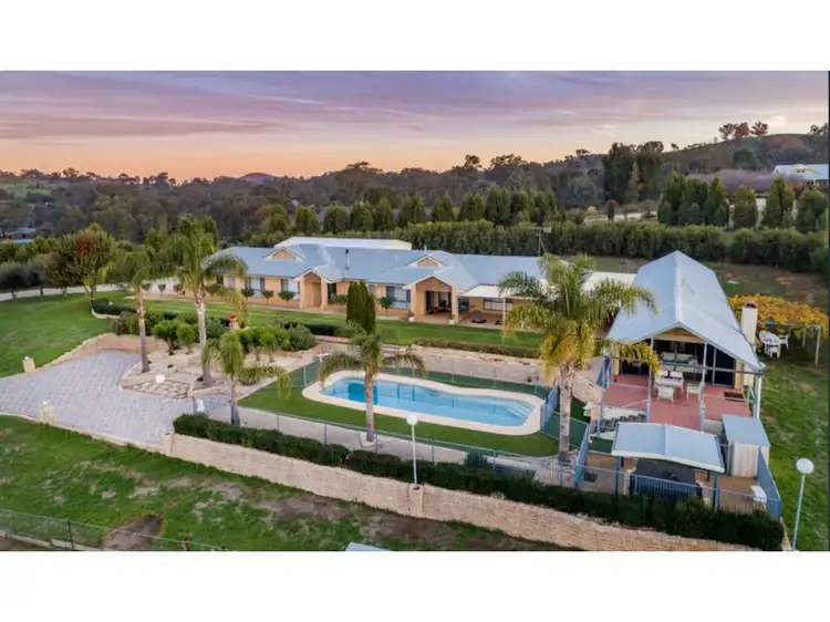120 Himalaya Drive, Table Top NSW 2640