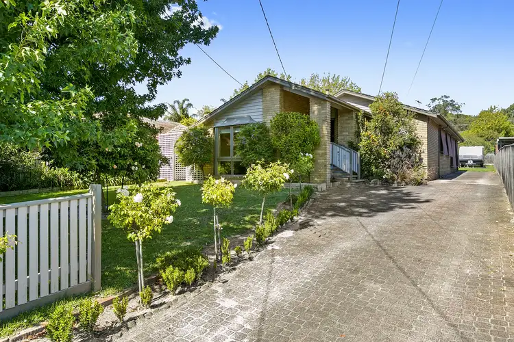 Main view of Homely house listing, 8 Glenview Crescent, Frankston VIC 3199