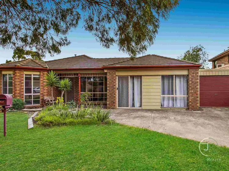 8 Burgan Court, Cranbourne West VIC 3977