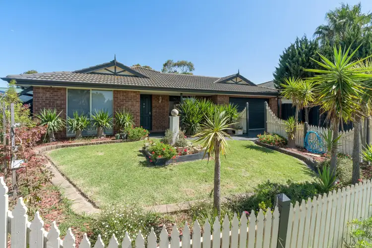 27 Nicole Court, Skye VIC 3977