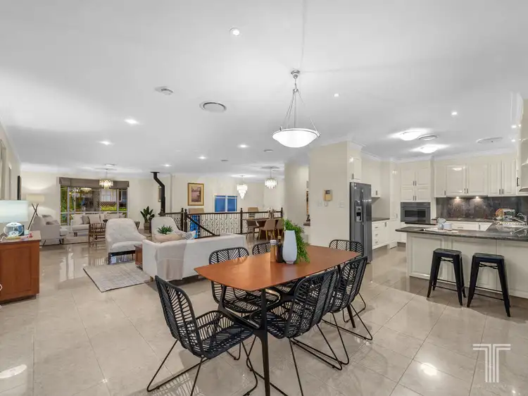 17 Connah Crescent, Carindale QLD 4152
