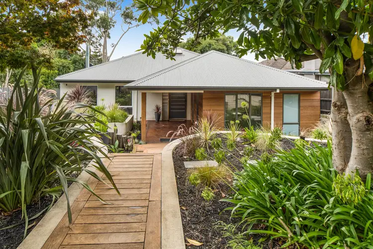 33 Wallace Avenue, Frankston VIC 3199