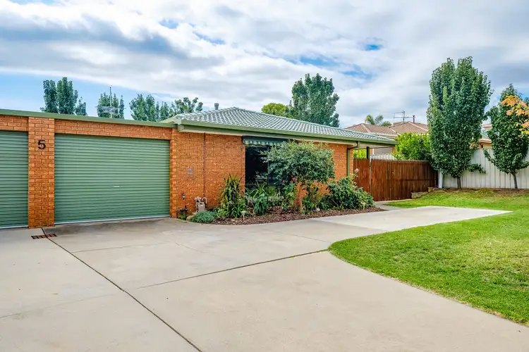Main view of Homely unit listing, 2/5 Eleanore Court, Wodonga VIC 3690