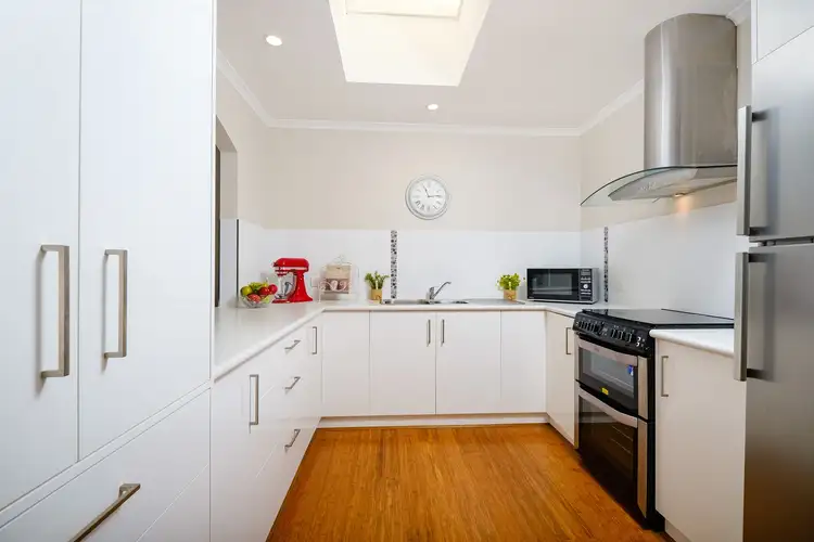 Second view of Homely unit listing, 2/5 Eleanore Court, Wodonga VIC 3690