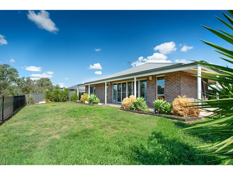 Second view of Homely house listing, 3 Henry Close, Killara VIC 3691