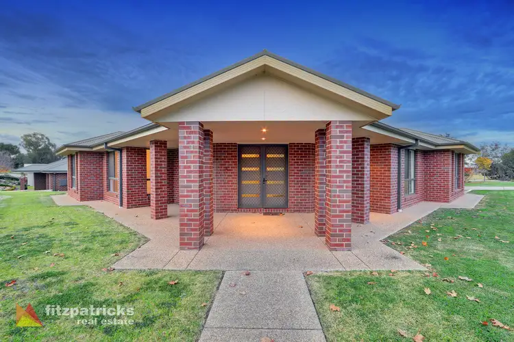 8 Plunkett Drive, Lake Albert NSW 2650