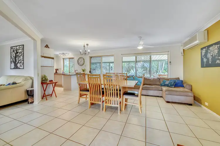 Fifth view of Homely house listing, 8 Bowerbird Close, Doolandella QLD 4077