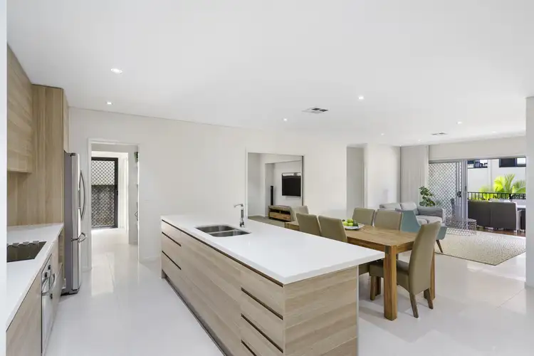 15 Ballah Crescent, Highland Park QLD 4211