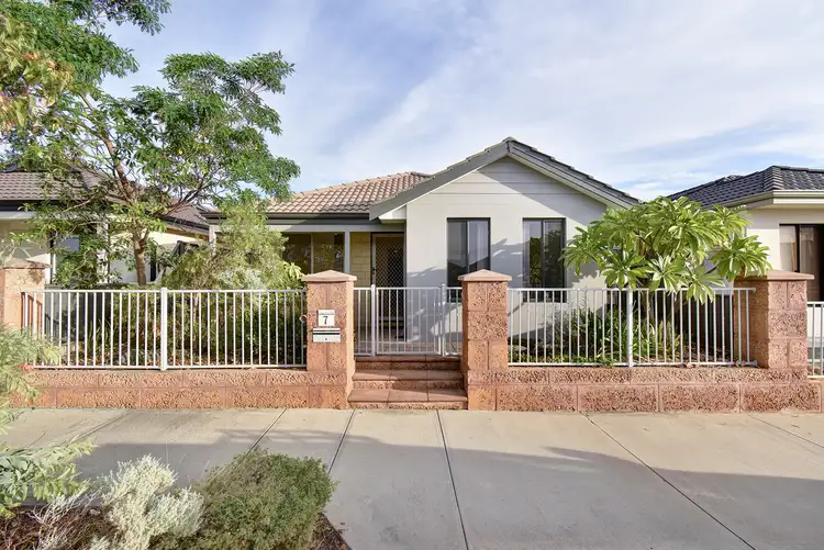 Second view of Homely house listing, 7 Dillwynia Bend, Banksia Grove WA 6031
