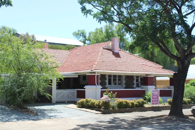 27 Commercial Street, Burra SA 5417