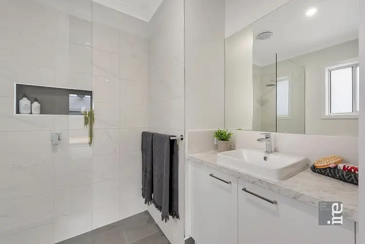 Fifth view of Homely house listing, 2/5 Dow Court, Yarrawonga VIC 3730