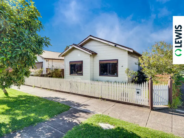 8 Sussex Street, Pascoe Vale South VIC 3044