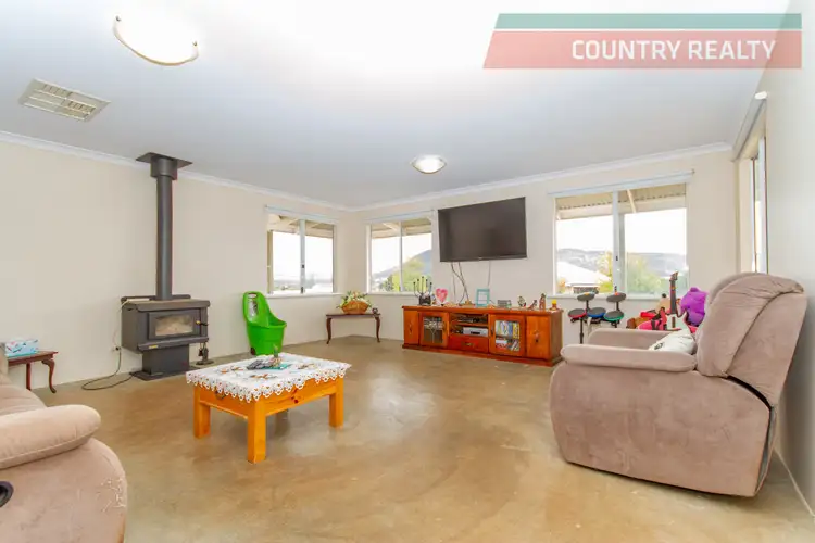 64 Andrews Avenue, York WA 6302