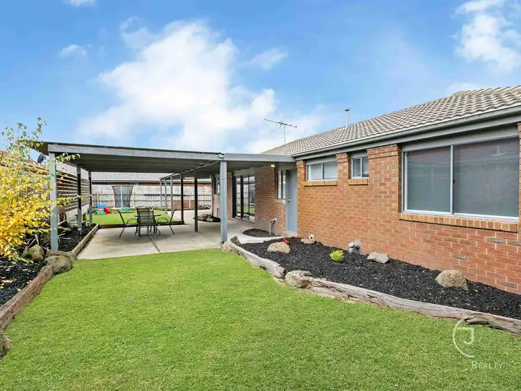 1 Cornwell Crescent, Cranbourne East VIC 3977