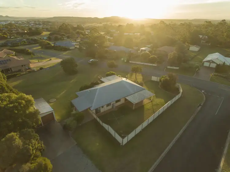 1 McLachlan Drive, Highfields QLD 4352