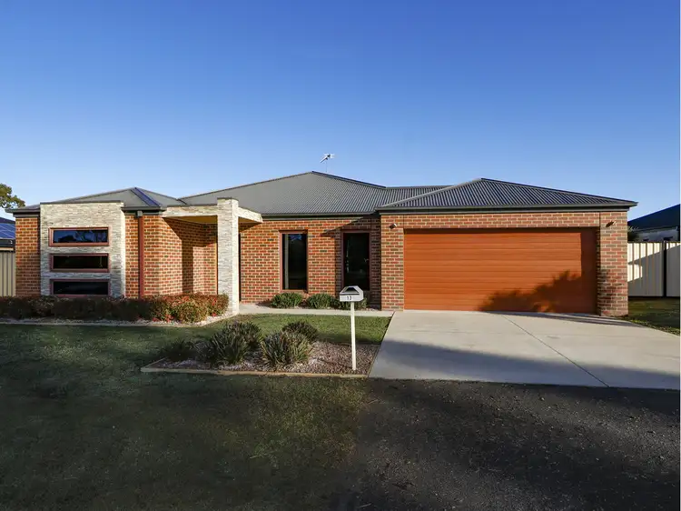 13 Lee Street, Stratford VIC 3862