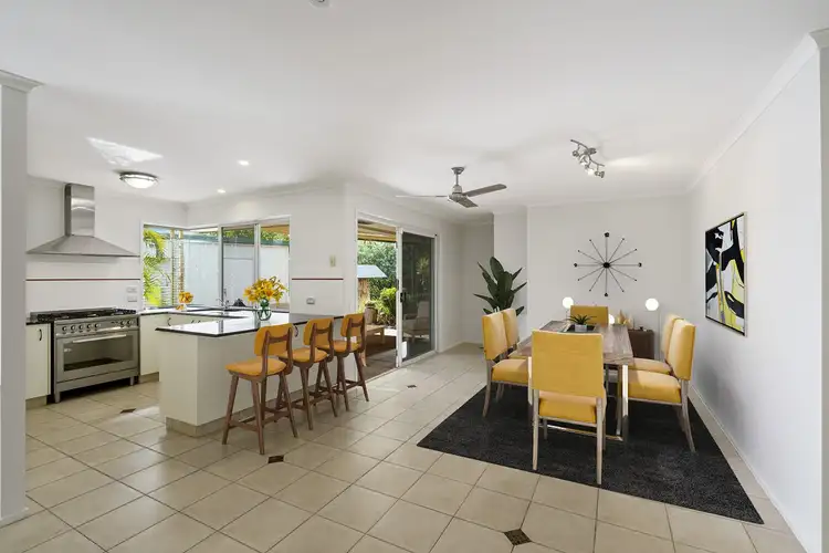 8 Forfar Court, Highland Park QLD 4211