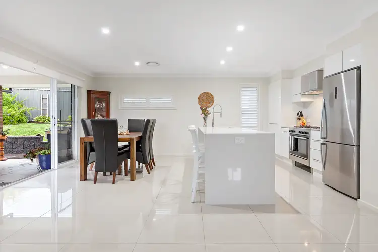 9 Harcourt Parade, Macquarie Hills NSW 2285