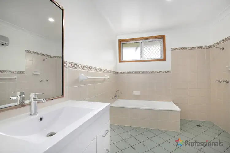 Sixth view of Homely house listing, 5 Plane Avenue, Uralla NSW 2358