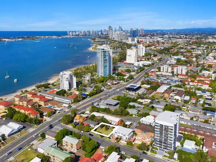 6 Bright Avenue, Labrador QLD 4215