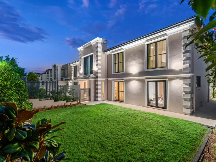 32 Nelson Place, Carindale QLD 4152