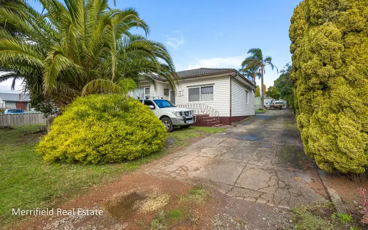 31 Minor Road, Orana WA 6330
