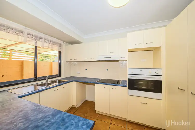 Fourth view of Homely villa listing, 2/8 Seabreeze Court, Spinnaker Drive, Sandstone Point QLD 4511