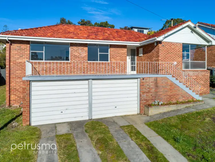 19 Henley Street, Lindisfarne TAS 7015