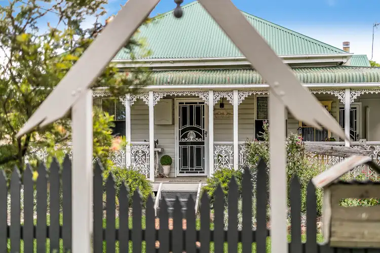 379 Tor Street, Wilsonton QLD 4350