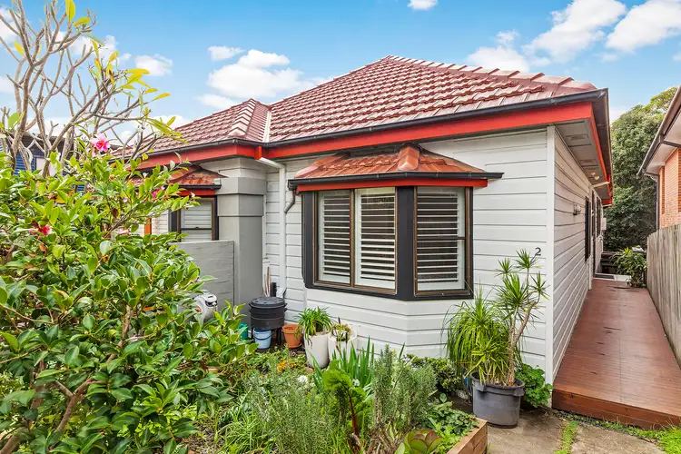 2/37 Swan Street, The Hill NSW 2300