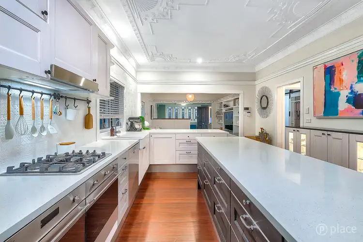 14 Curlewis Street, Holland Park West QLD 4121