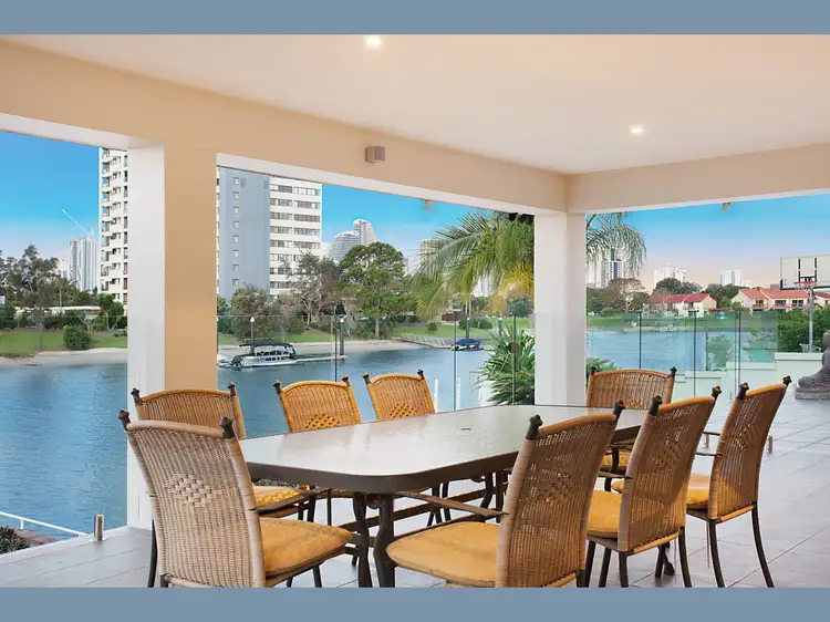4 Sailaway Street, Mermaid Waters QLD 4218
