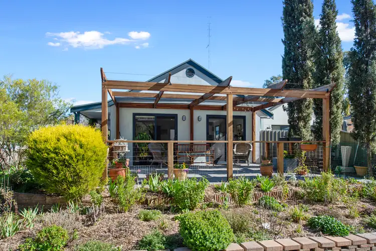 2/4 East Terrace, Clare SA 5453