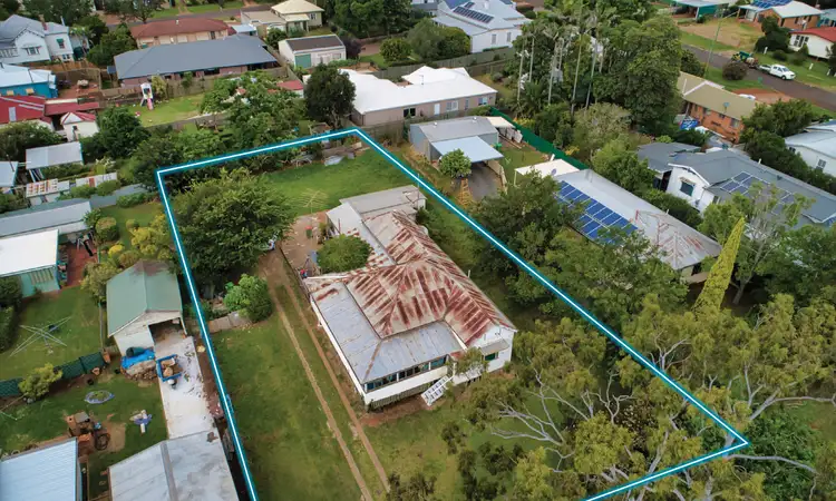288 Hume Street, Centenary Heights QLD 4350