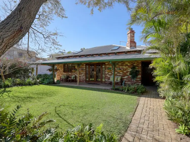 Second view of Homely house listing, 2 Lea Place, Sorrento WA 6020