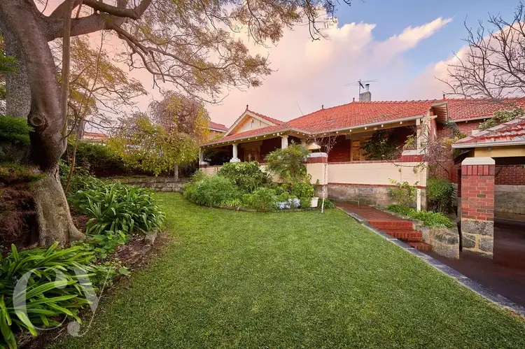 14 Windsor Road, East Fremantle WA 6158