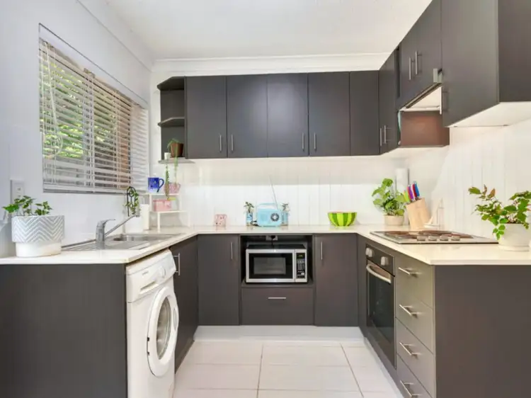 Second view of Homely house listing, 2/33 Victoria Terrace, Gordon Park QLD 4031